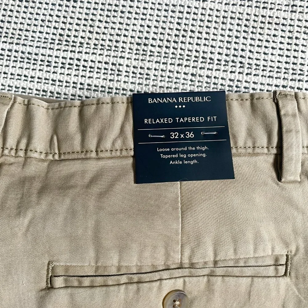 NWT Banana Republic Pleated Relaxed Tapered Fit Khakis
